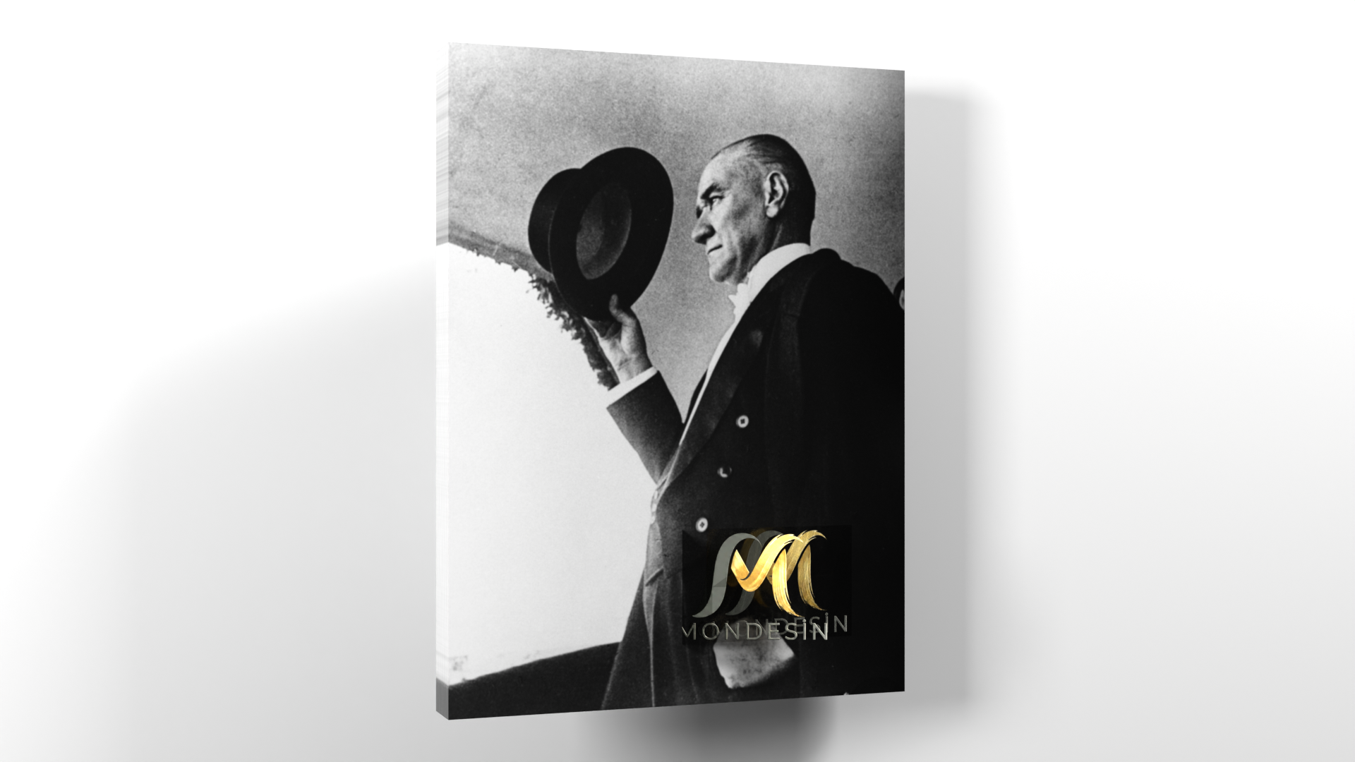 Atatürk Şapkasıyla Selam Verirken Dikey Tablo, Yağlı Boya ve Deri Görünümlü